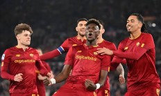 瓦伦西亚主场小胜，欧联杯席位稳固