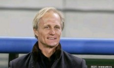 九游娱乐链接-香港球队失误频出，教练组需加强训练