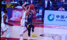 九游娱乐网站入口-胜负悬殊的比赛，球员积极调整心态的简单介绍