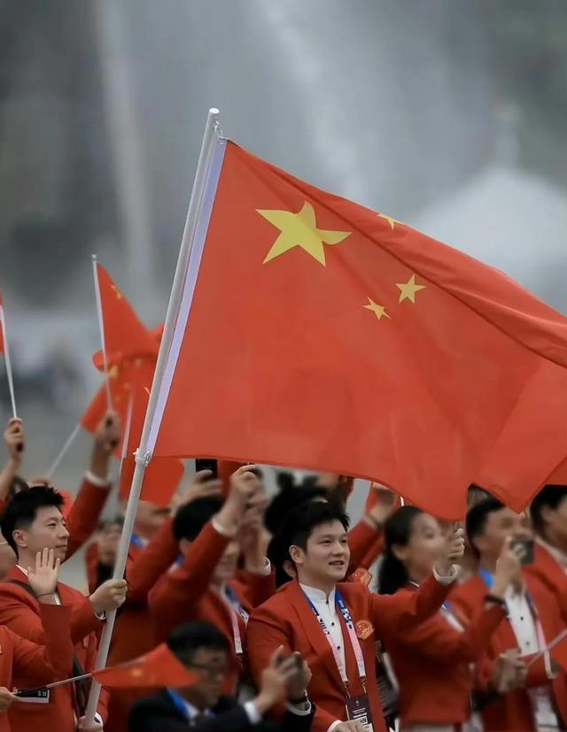 体坛巨星在比赛中展现超凡实力
