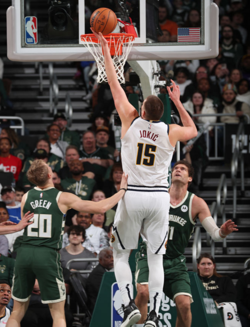 包含雄鹿队技惊四座，向着冠军发起突袭的词条