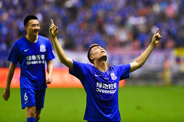 王牌前锋在比赛中踢进帽子戏法，展现绝佳状态