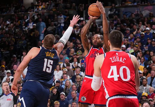 快船队客场战胜热火队，莱昂纳德砍下40分