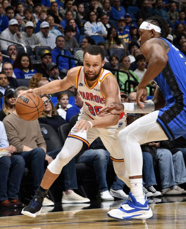 勇士惨败子弹，库里单节砍下15分