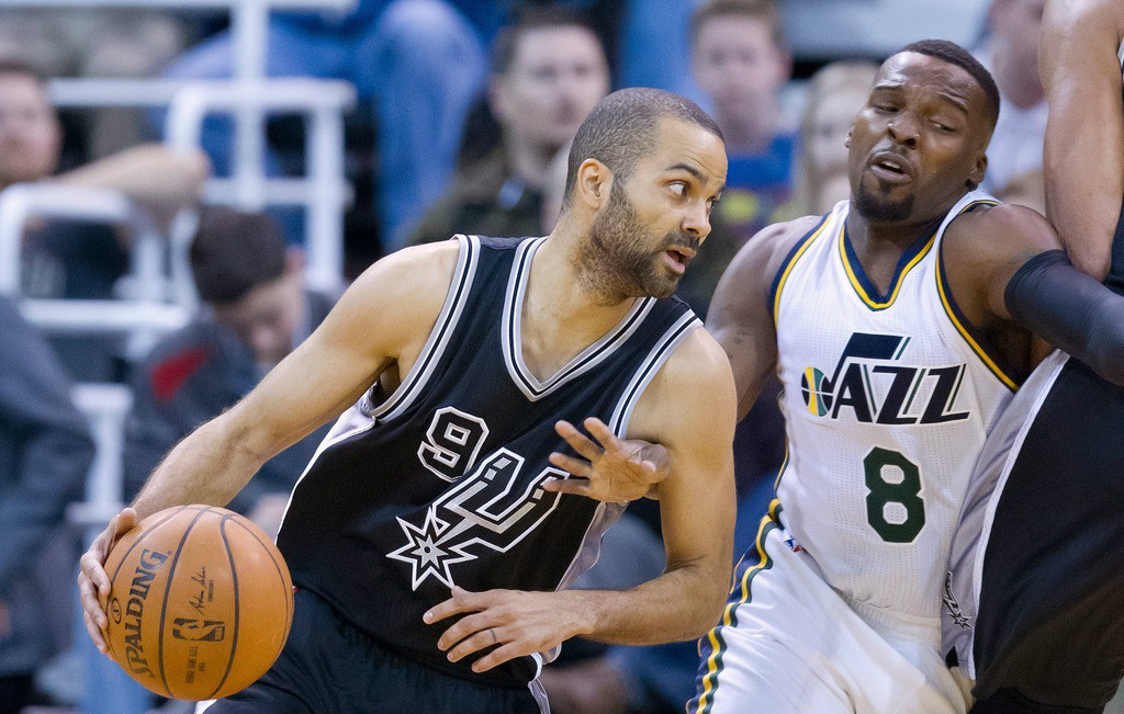 爵士轻取骑士，继续紧追西部榜首的简单介绍